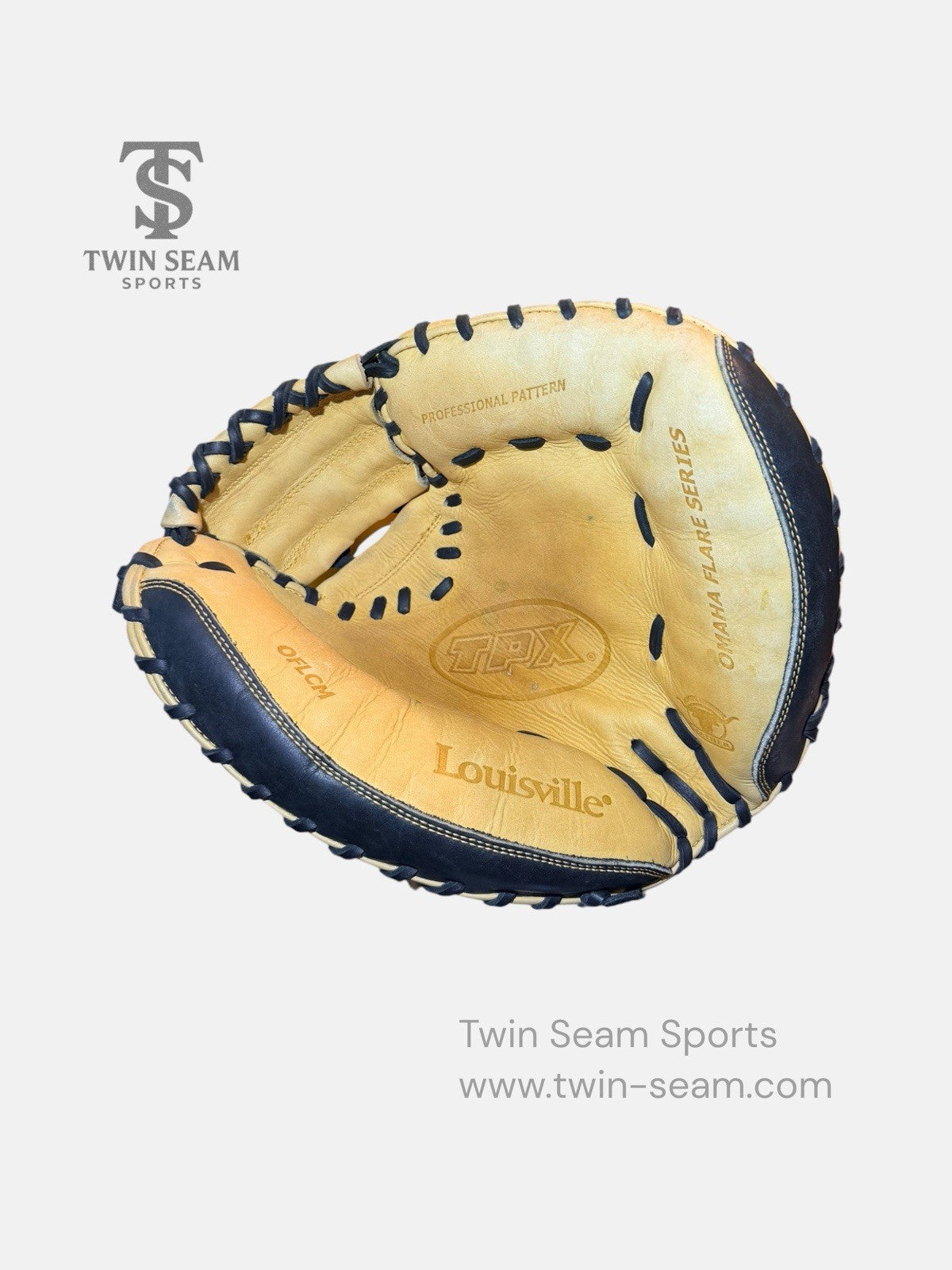 Louisville Slugger TPX Omaha Flare OFLCM Catcher’s Mitt RHT Tan Black Game Ready