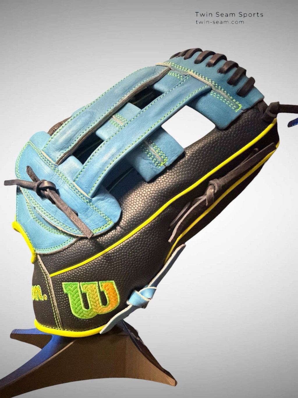 Wilson 2026 A2000 1750SS 12.25 Outfield Baseball Glove - Right Hand Throw