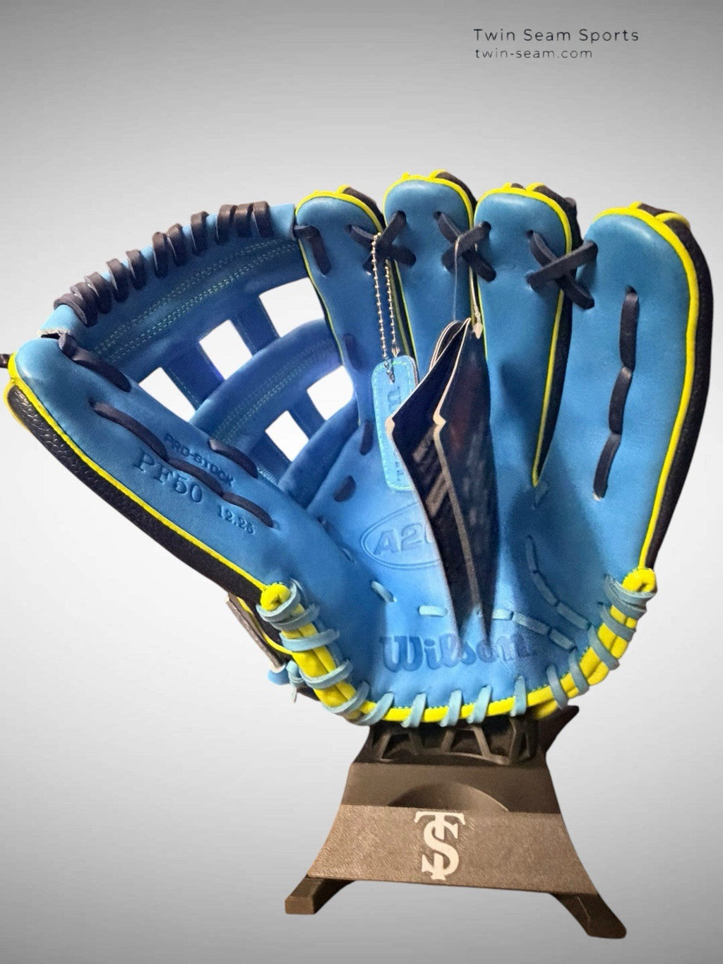 Wilson 2026 A2000 1750SS 12.25 Outfield Baseball Glove - Right Hand Throw