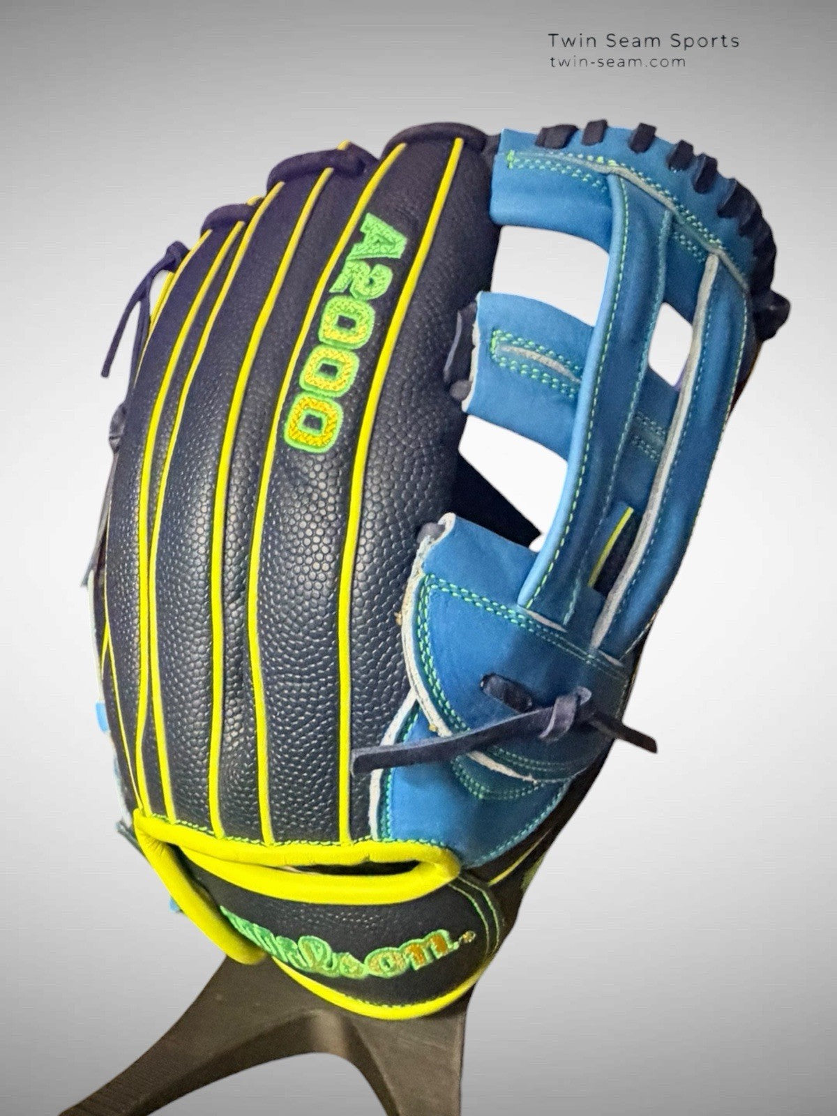Wilson 2026 A2000 1750SS 12.25 Outfield Baseball Glove - Right Hand Throw